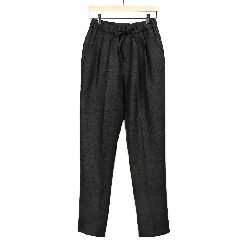 Slim Fit Jogging Pants-Pleated drawstring pants in black midweight linen